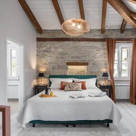 Pisino**** 70m2, 2+2 Daire *